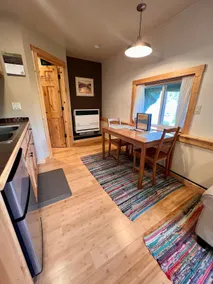 Lovely Studio Apt, 5min walk to Bizz Johnson Trail - Image 3
