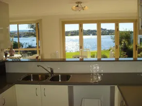 Lakeside Cottage on Lake Illawarra - Image 3