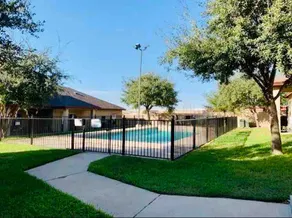 North Laredo Beautiful and Quiet Condo with Pool - Image 2