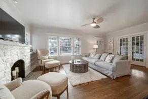 ElWoods Bungalow - Image 4