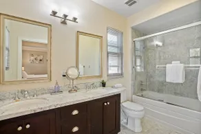 King Suite w/ Balcony View. Work Space, Garage, AC - Image 5