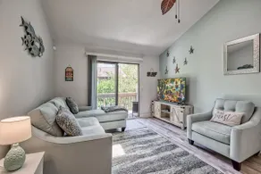 Newly Updated 2Bed/1Bath Condo - 3 Min to Beach! - Image 3