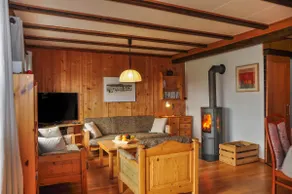 Cottage in the countryside with hot tub - Image 3