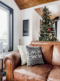 MCHARRADISE! All Seasons Cozy Waterfront Cottage - Image 2