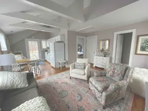 Cozy cottage in the village of Pound Ridge - Image 2