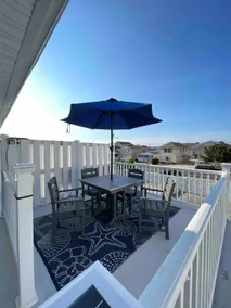 Cozy Poolside Hideaway 2 Blocks to Beach - Image 5