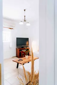 Ormos Isternia House - Image 4
