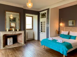 Beautiful Charming Riverside Mansion - Image 4