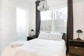 Open Concept Knox Henderson Townhouse, Easy Access to City - Image 2