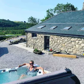 2 bed /2 bath luxury barn conversion with hot tub - Image 5