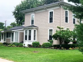Cottage in historic Hudson, 5 blocks from DT - Image 2