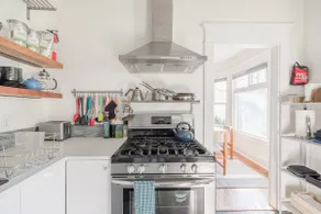Radiant, Low-Key Apartment - Image 3
