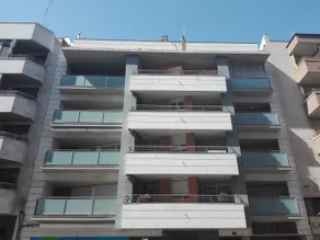 2 Rooms, 2 bathrooms, parking, unbeatable center - Image 2