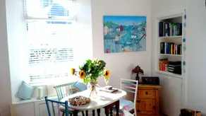 Charming 2 bedroom ground floor apartment - Image 2