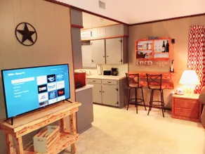 Rustic & Cozy Country Cabin near Baseball Complex - Image 4