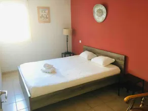 Air-conditioned apartment with large balcony at the foot of the ramparts - Image 4