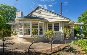 The Captain’s Manor - ducted air-con, great spot! - Image 2