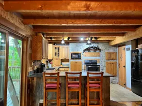 *LAKE VIEW- Cozy Log Cabin close to everything - Image 2