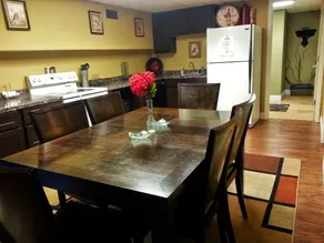 Super Spacious Villa| Near 6 Flags & Hidden Valley - Image 4