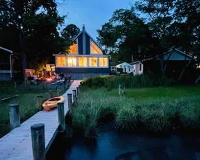 Charming Waterfront Cottage w/2 King Suites + Dock - Image 2
