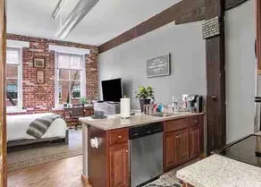 Studio in Shockoe Bottom - Image 3