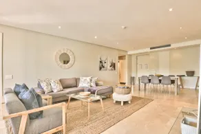 Elegant V&A Waterfront Canal Apartment - Image 5
