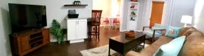 1 BR Condo - Lage, Lage, Lage!  Einfach zu Fuß zum Campus & Stadion! - Image 2