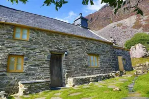 Remote, pet friendly, log burner, stunning views - Image 2