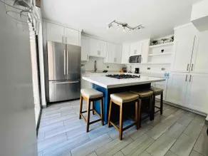 House white moon. - Image 5