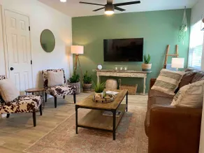 THE DOUBLE “M”~ Classy 2BR near Biltmore~King Beds - Image 4