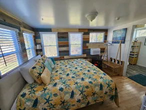 LemonDrop Lake-Front Cottage - Image 4