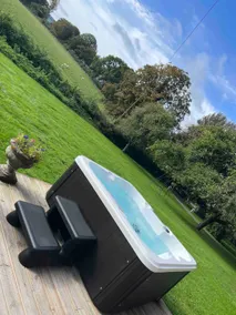 Patch - country cottage with hot tub & log burner - Image 4