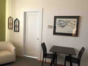 Main Street Studio with free parking - Image 4