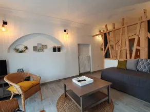Renovated house with garden - Image 2