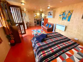Riverbank Retreat, a cosy cabin on the waterfront. - Image 5