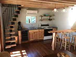 Creekside Cabin: Peaceful Setting Close to Town - Image 4