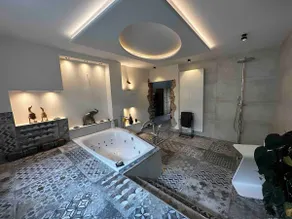 Vacation home with hot tub and sauna - Image 2