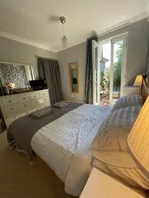 Private en-suite room, self check in - Image 2