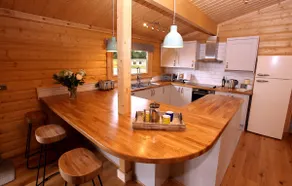 Fitzwilliam lodge - luxury lakeside lodge - Image 5