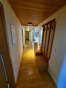 Beautiful 3-room apartment with 2 bedrooms, 1 living room, large kitchen and bathroom with tub and shower. Free parking on the premises. - Image 5