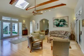 Large spacious home with A/C! Walk to Beach/Pool - Image 5