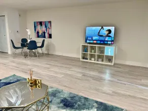 Lovely 1 bed condo with pool/wifi free parking - Image 3