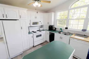 2 Bedroom House with HOT TUB - Family getaway - Image 5