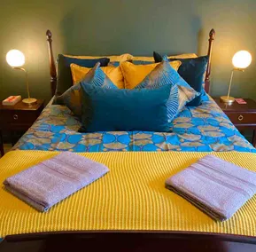 Large & Cosy Country Cottage and Garden, Somerset - Image 3