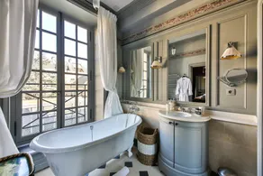2 bedrooms/2 bathrooms/le marais free wifi/AC/5-6 - Image 2