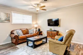 🌟5 Bed Downtown House🌟 - Image 2