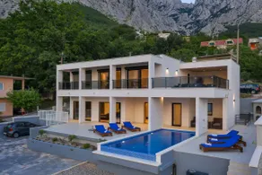 Holiday home E w/ pool Makarska Riviera - Image 2
