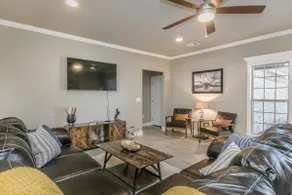 Beautifully Decorated New Home, King Bed, Washer/Dryer & Fully Stocked Kitchen - Image 3