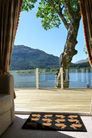 Ardmay Chalet, Arrochar, stunning lochside location Free Kayaks and SUPS - Image 2