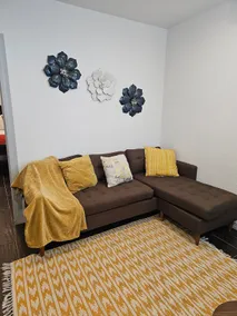Lovely fully remodeled 2 bedroom stylish Condo - Image 3